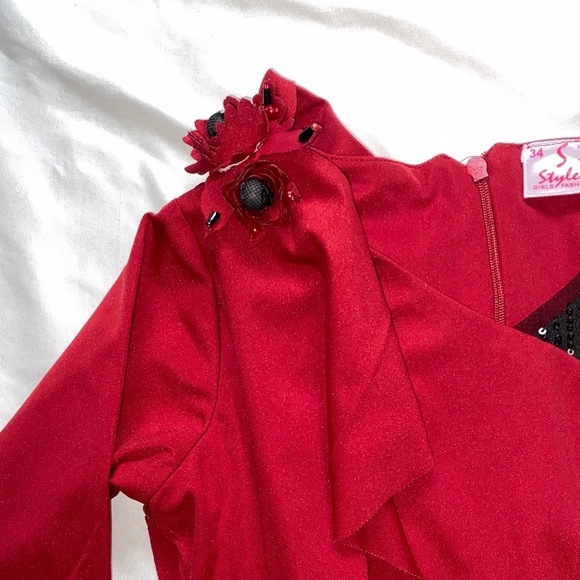 Chic Asymmetrical Red and Black Dress - Picture 5 of 14